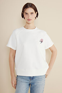 %100 Pamuk Çiçek Nakış Detaylı Bisiklet Yaka Kısa Kollu Sweatshirt - Kırık Beyaz (görsel 2)