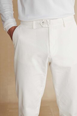 Premium Essentials Pamuk Karışımlı Düz Paça Parça Boya Chino Pantolon - Kırık Beyaz (görsel 10)