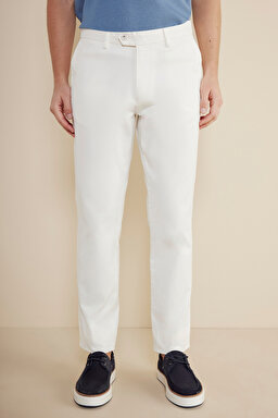Premium Essentials Pamuk Karışımlı Düz Paça Parça Boya Chino Pantolon - Kırık Beyaz (görsel 3)