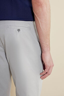 Premium Essentials Pamuk Karışımlı Düz Paça Parça Boya Chino Pantolon - Açık Gri (görsel 5)
