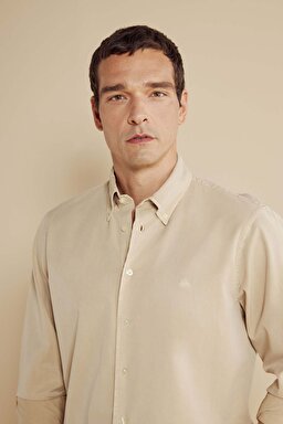 Pamuk Karışımlı Regular Fit  Düğmeli Yaka Parça Boya Gömlek - Bej (görsel 6)