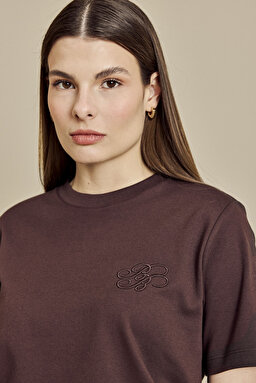 %100 Pamuk Bisiklet Yaka Eva Nakışlı T-shirt - Acı Kahverengi (görsel 5)